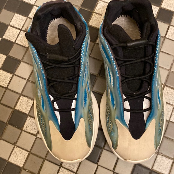 YEEZY 700 V3 'ARZARETH kids